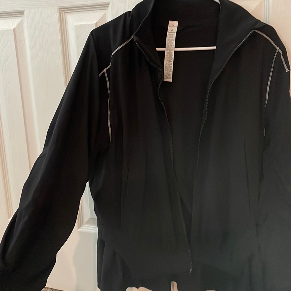 New with tags LULULEMON Jacket size 12